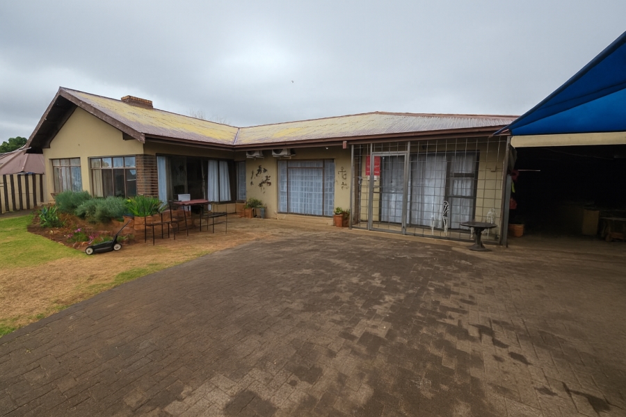 4 Bedroom Property for Sale in Fleurdal Free State